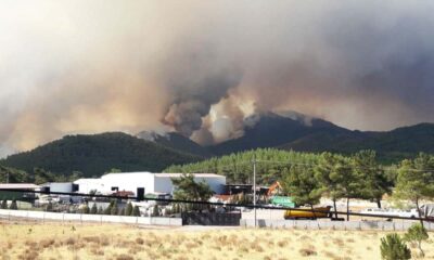 Marmaris’teki yangına 1 uçak 8 helikopterle müdahale ediliyor