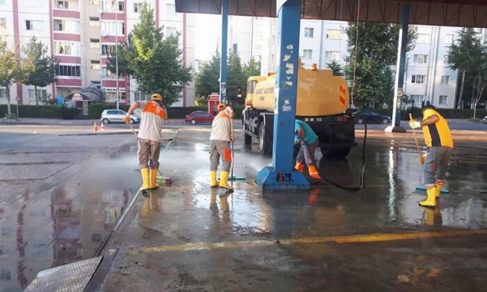 Melikgazi’de kurban kesim yerleri temizlenerek dezenfekte ediliyor