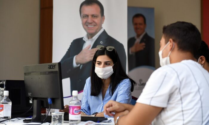 Mersin Büyükşehir Belediyesinden eğitim desteği alan 125 öğrenci, ilk 50 bine girdi