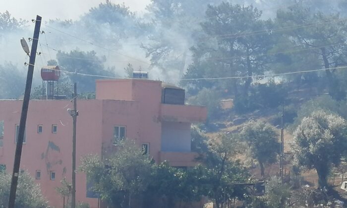 Mersin’de bir orman yangını daha çıktı, oteller, evler ve kamp alanları boşaltıldı