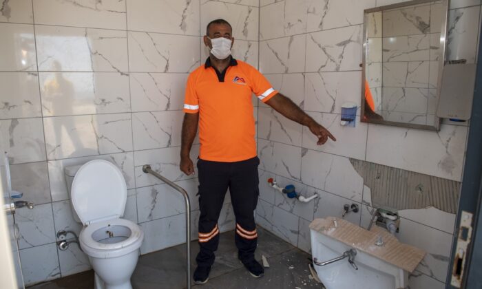 Mersin’de engelli tuvaletine zarar verildi