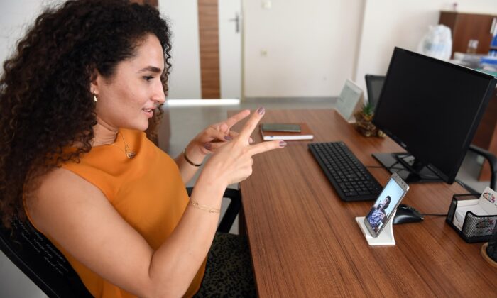 Mersin’de işitme engelli vatandaşların engellerini aşan destek hattı