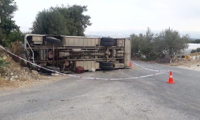 Mersin’de tarım işçilerini taşıyan midibüs kaza yaptı: 1 ölü, 14 yaralı