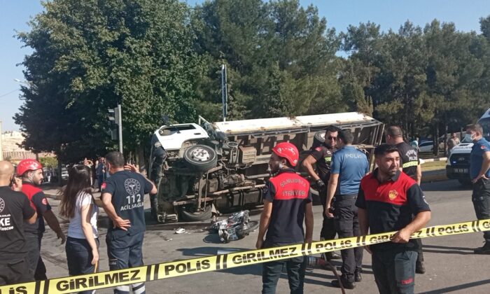 Meşrubat kamyoneti motosikletli çifte çarptı: 1 ölü, 2 yaralı