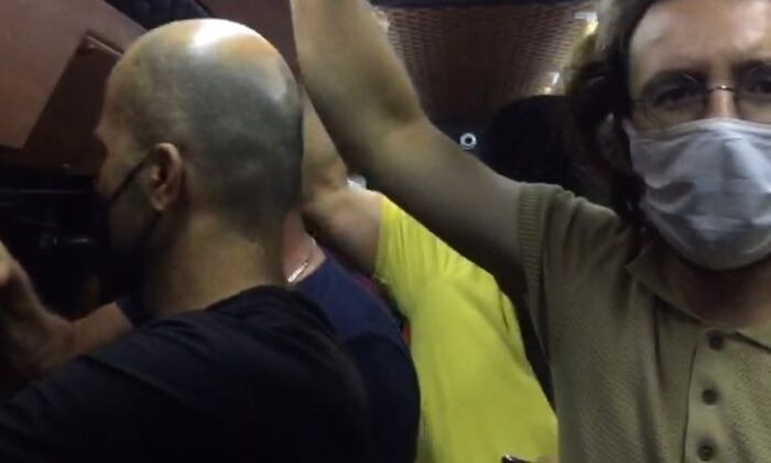 Metro ve İETT seferleri durunca minibüsler tıka basa doldu