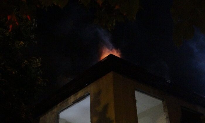 Metruk binada çıkan yangın paniğe sebep oldu