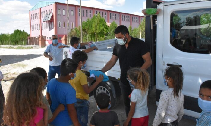 Mevsimlik tarım işçilerinin çocukları sporla tanıştı