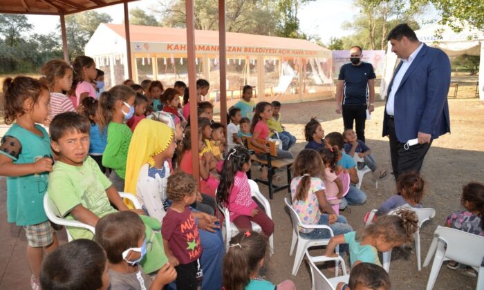 Mevsimlik tarım işçisi ailelerin çocukları için “açık hava sınıfı” kuruldu