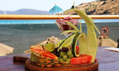 Meyve tabağını gören turistler gözlerine inanamıyor