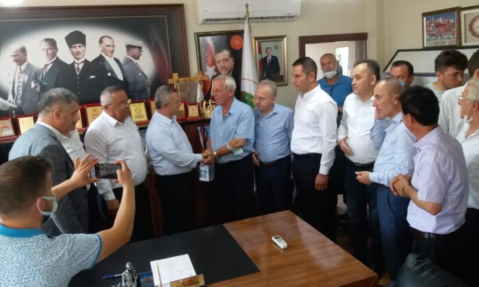 MHP’li meclis üyesi AK Parti’ye geçti