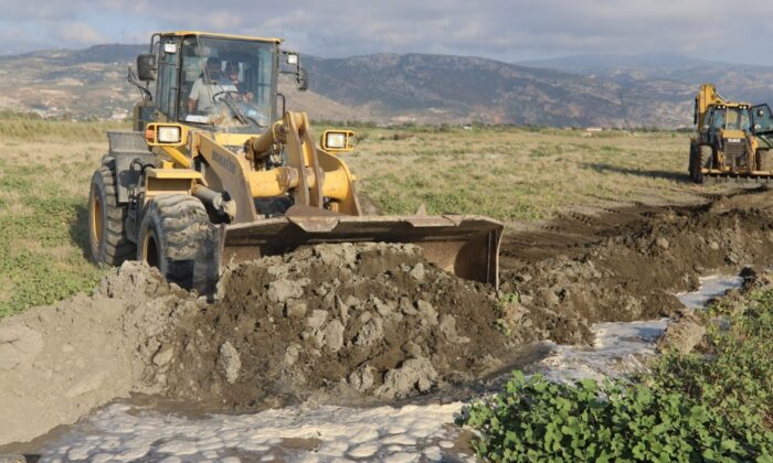 Mileyha sulak alanında açılan kanallar kapatıldı