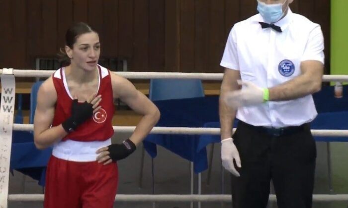 Milli boksör Buse Naz Çakıroğlu çeyrek finalde
