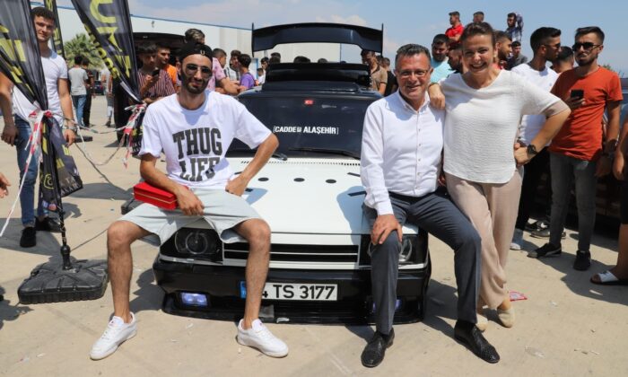 Modifiye araç tutkunları Alaşehir’de buluştu