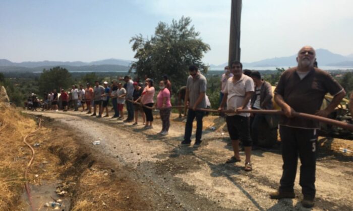 Muğla’da alevler yeniden yükselmeye başladı, vatandaşlar seferber oldu