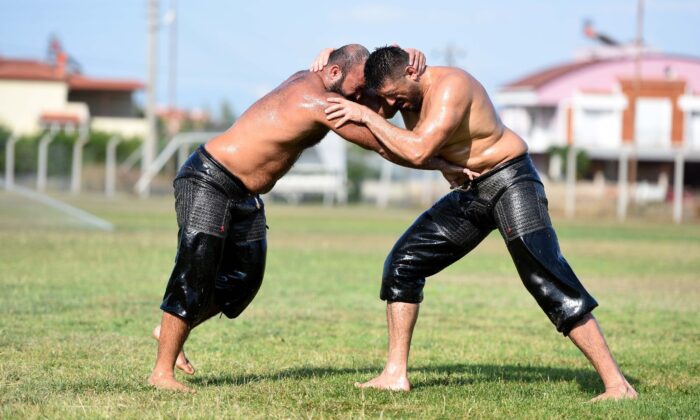Muratpaşa Belediyesi’nin başpehlivanı  Okulu’nun hedefi,  altın kemer
