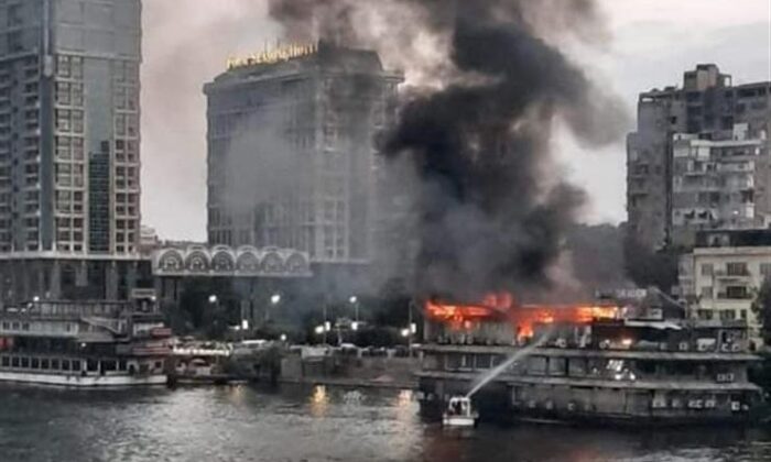 Nil Nehri’nde gemi alev alev yandı