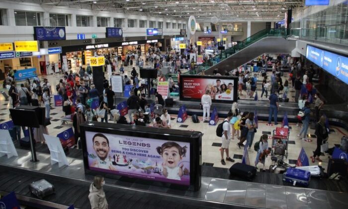 Normalleşme adımları sonrası Antalya’ya turist yağıyor