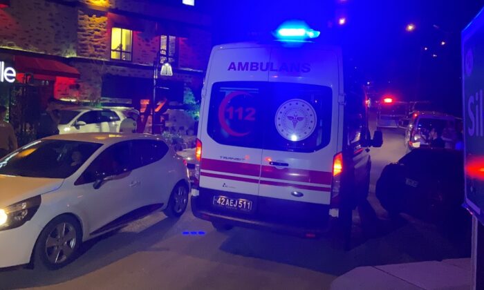 Normalleşmenin ilk gecesinde kafede silahlı kavga: 1 ağır yaralı
