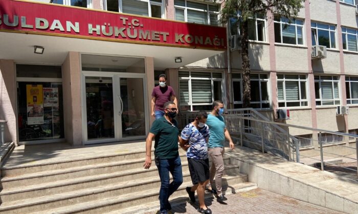 Oğlu tarafından öldürülen kadın toprağa verildi