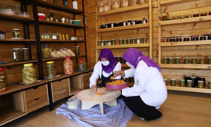 Ordu’da gastronomi eğitimini tamamlayan kadınlar hem üretiyor hem kazanıyor