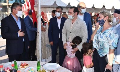 Osmaniye’de protokol üyeleri vatandaşlarla bayramlaştı