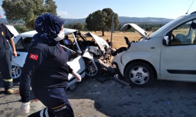 Otomobil ile hafif ticari araç kafa kafaya çarpıştı: 1 ölü, 6 yaralı