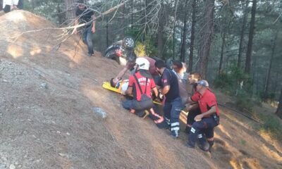 Otomobil ormanlık alana yuvarlandı: 2 yaralı