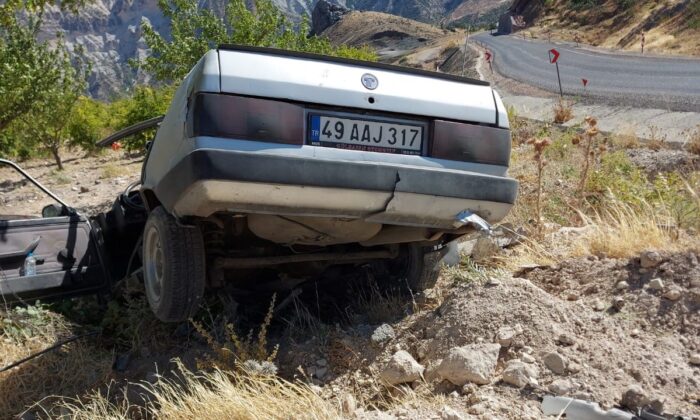 Otomobil şarampole yuvarlandı: 2 yaralı