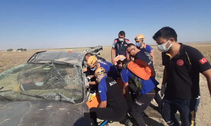 Otomobil takla attı: 3 yaralı