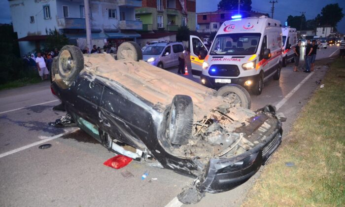 Otomobil takla attı: 3 yaralı