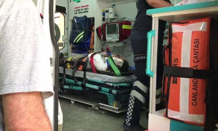 Otomobil uçuruma yuvarlandı: 2 yaralı