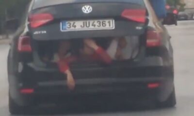 Otomobilin bagajındaki çocukların tehlikeli yolculuğu kamerada