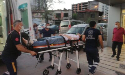 Otomobille çarpışan motosiklet sürücüsü yaralandı