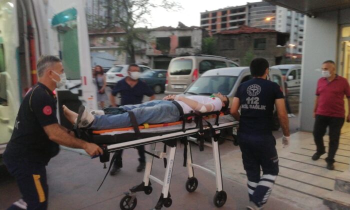 Otomobille çarpışan motosiklet sürücüsü yaralandı