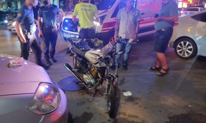 Otomobille çarpışan motosikletin sürücüsü yaralandı