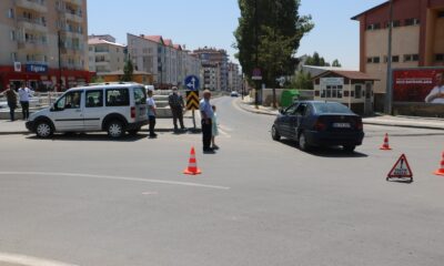 Otomobiller çarpıştı: 4 yaralı