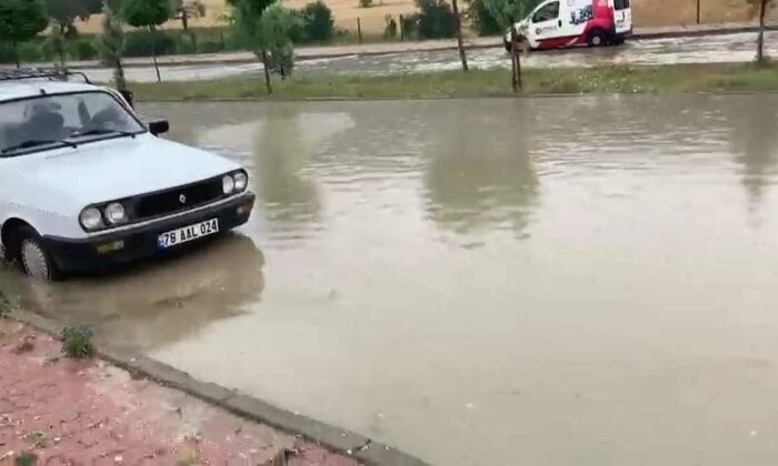 Ovacık’ta sağanak yağış etkili oldu