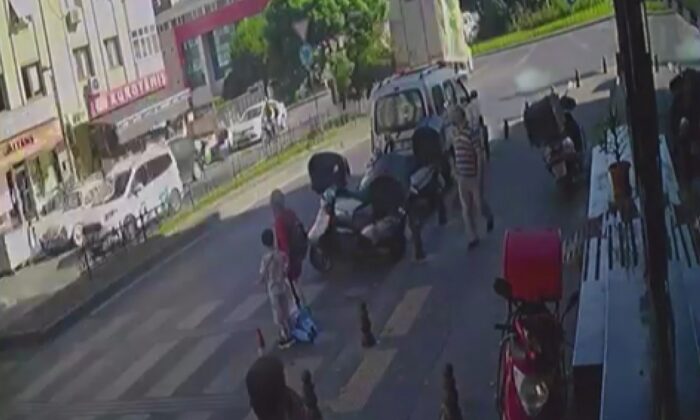 (Özel) Ataşehir’de direksiyon başında fenalaştı, orta refüje daldı