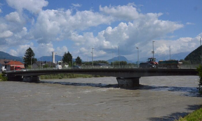 (ÖZEL) Avusturya’da sel mağduru Türk çift, yaşadıklarını anlattı