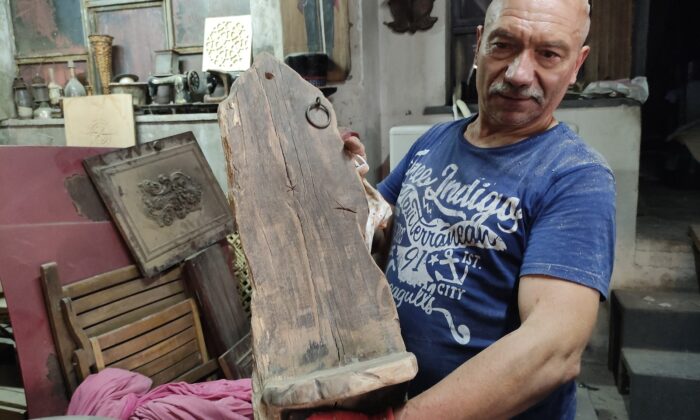 (Özel) Çöpe gidecek tarihî ahşaplar dünyaca ünlü restoranlara mobilya oldu