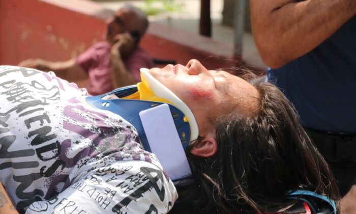 (Özel) Düşen kulaklığını almak isteyen Çinli kadın ölümden döndü