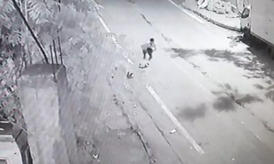 (ÖZEL) Gaziosmanpaşa’da genç kadına kapkaç şoku kamerada