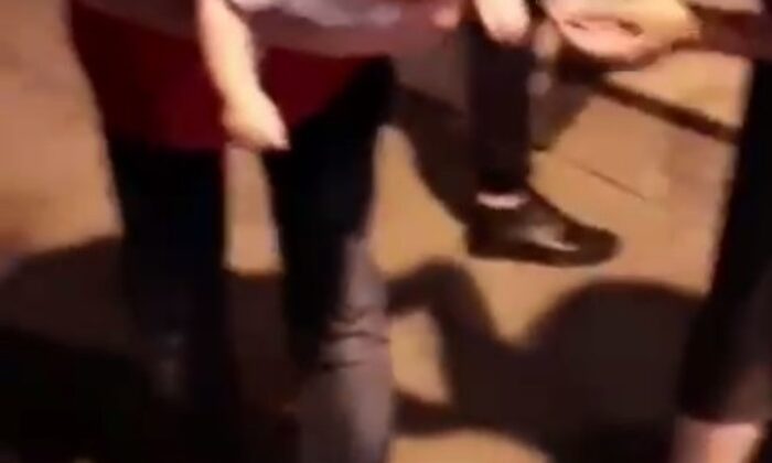 (Özel) Güngören’de boğazına cisim kaçan çocuğu ailesi koşarak hastaneye yetiştirdi