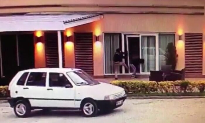 Özel güvenlik kıyafeti giyip iş yerini soydular