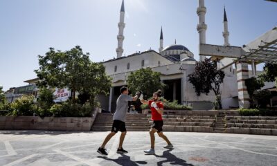 (Özel Haber) Cami bahçesinde ağır sıklet antrenmanı