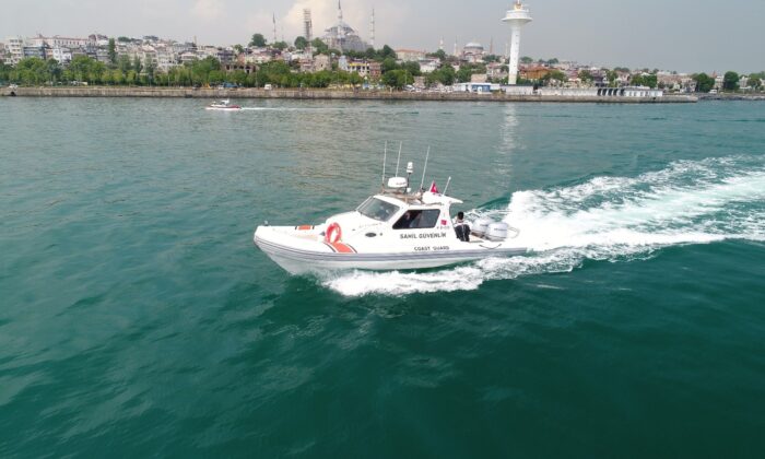 (ÖZEL) İstanbul Boğazı’nda nefes kesen arama kurtarma tatbikatı