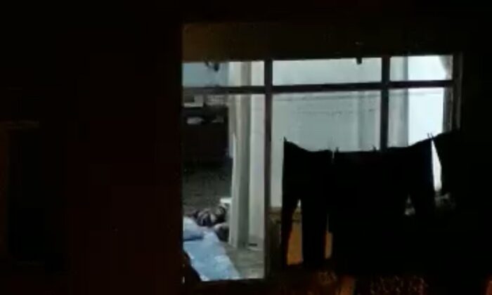 (Özel) İstanbul’da ailesinin şiddet uyguladığı 1’i engelli 3 çocuğu polis kurtardı