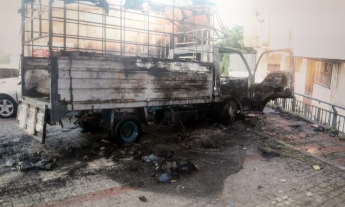 (Özel) İstanbul’da kundakçı dehşeti: Evsizlerin kaldığı aracı böyle kundakladı