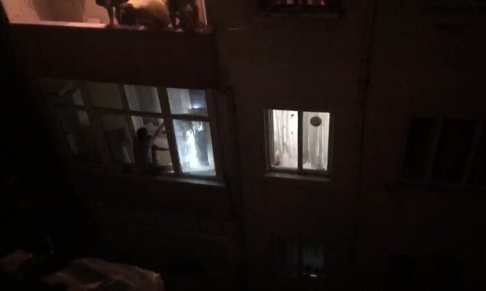 (Özel) İstanbul’da nefes kesen rehine kurtarma operasyonu: Çocuğunu bıçakla rehin aldı