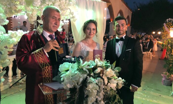 (ÖZEL) Kızının nikahı kıyan evlendirme memurunun duydu dolu anları